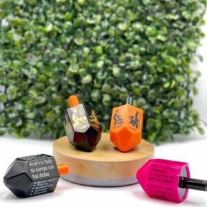 pirinola-toma-party-poses-